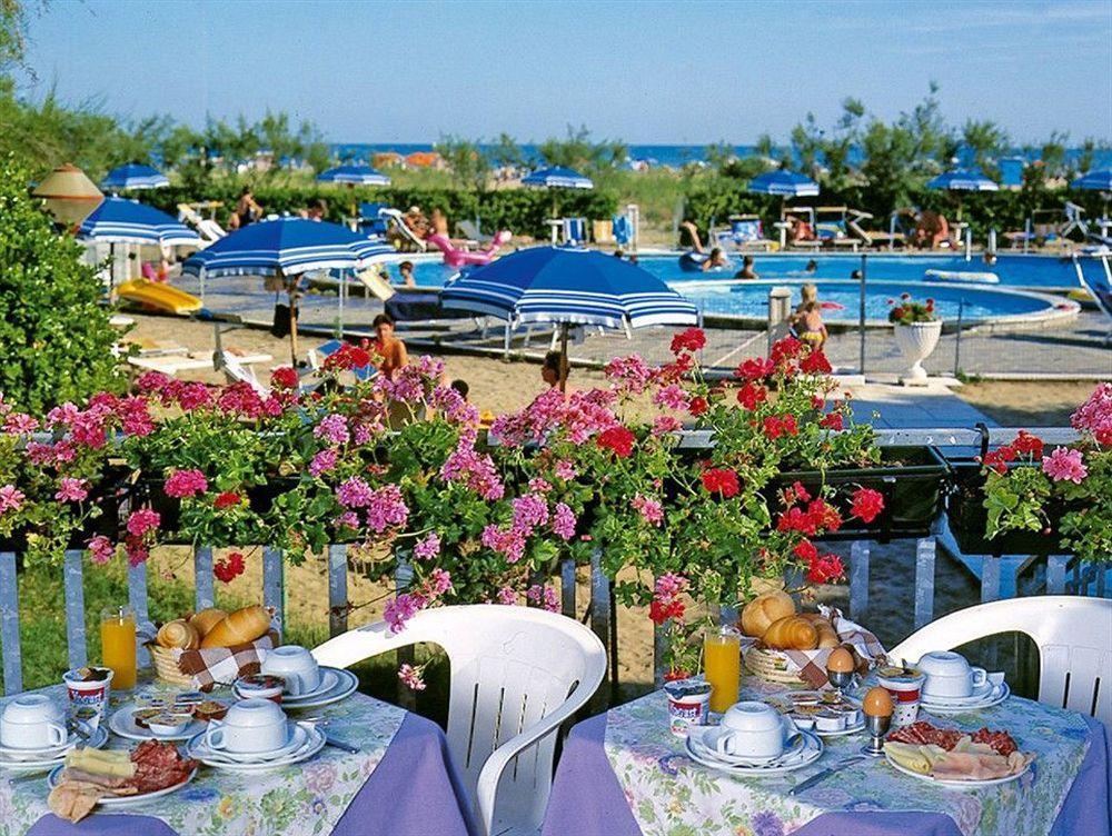 Hotel Bertha Fronte Mare Lido di Jesolo Bagian luar foto