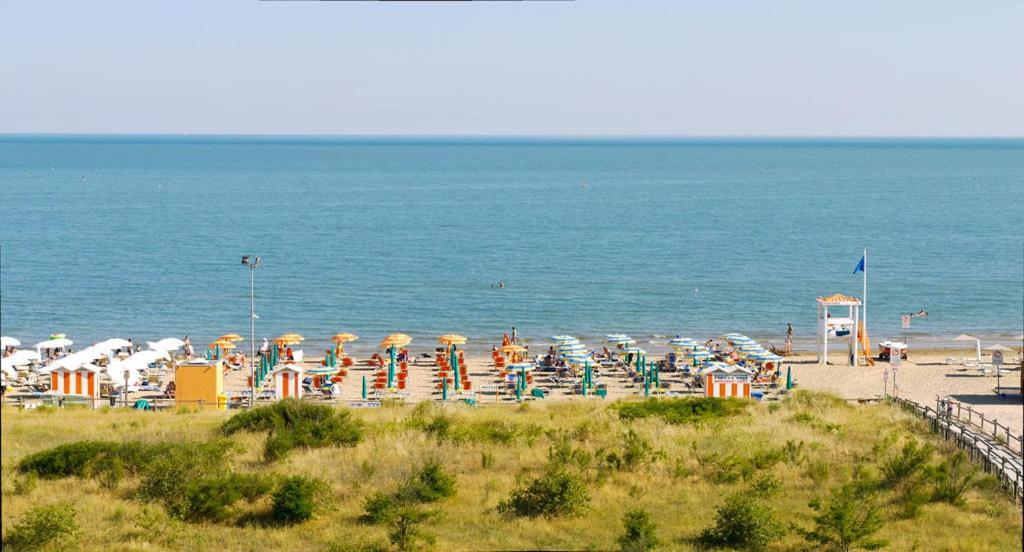 Hotel Bertha Fronte Mare Lido di Jesolo Bagian luar foto