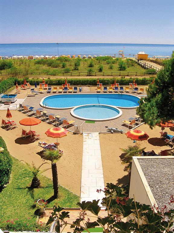 Hotel Bertha Fronte Mare Lido di Jesolo Bagian luar foto