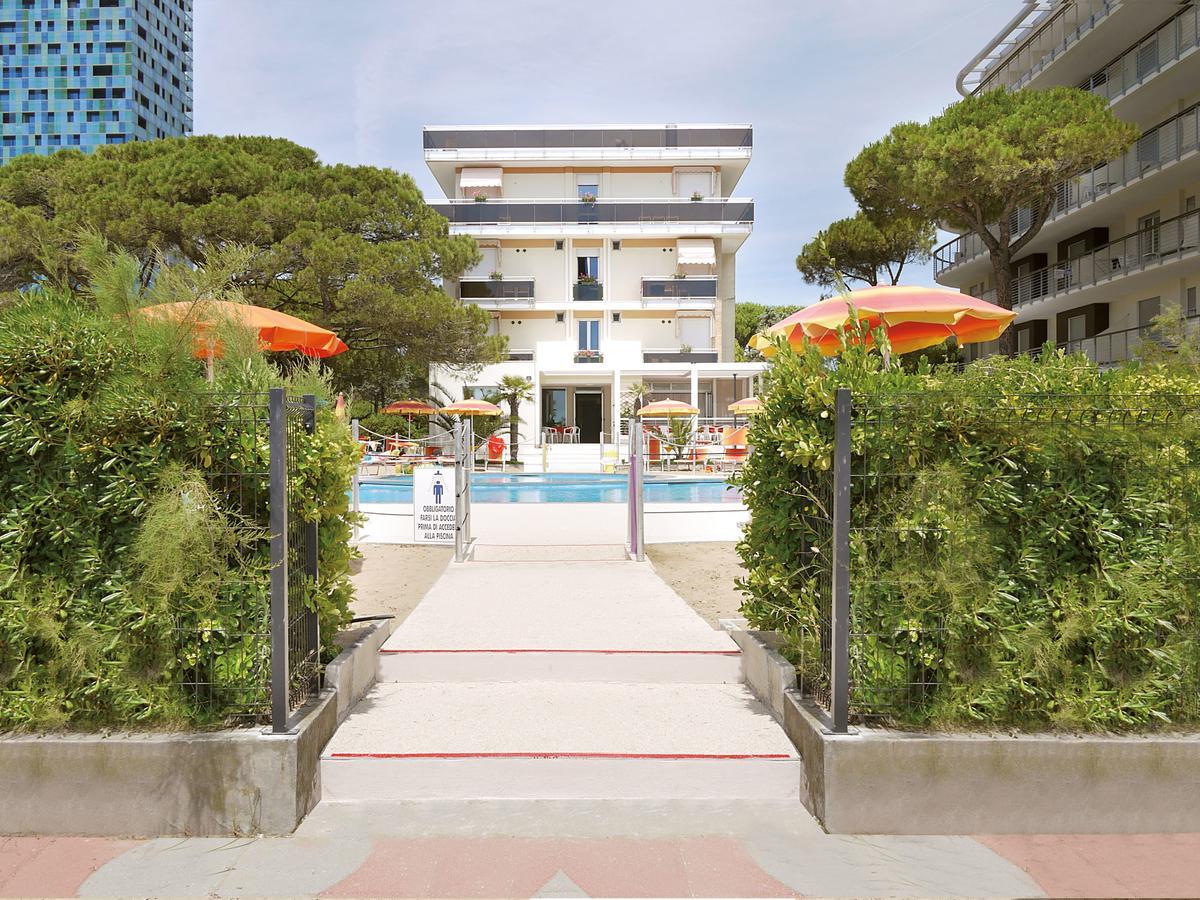 Hotel Bertha Fronte Mare Lido di Jesolo Bagian luar foto