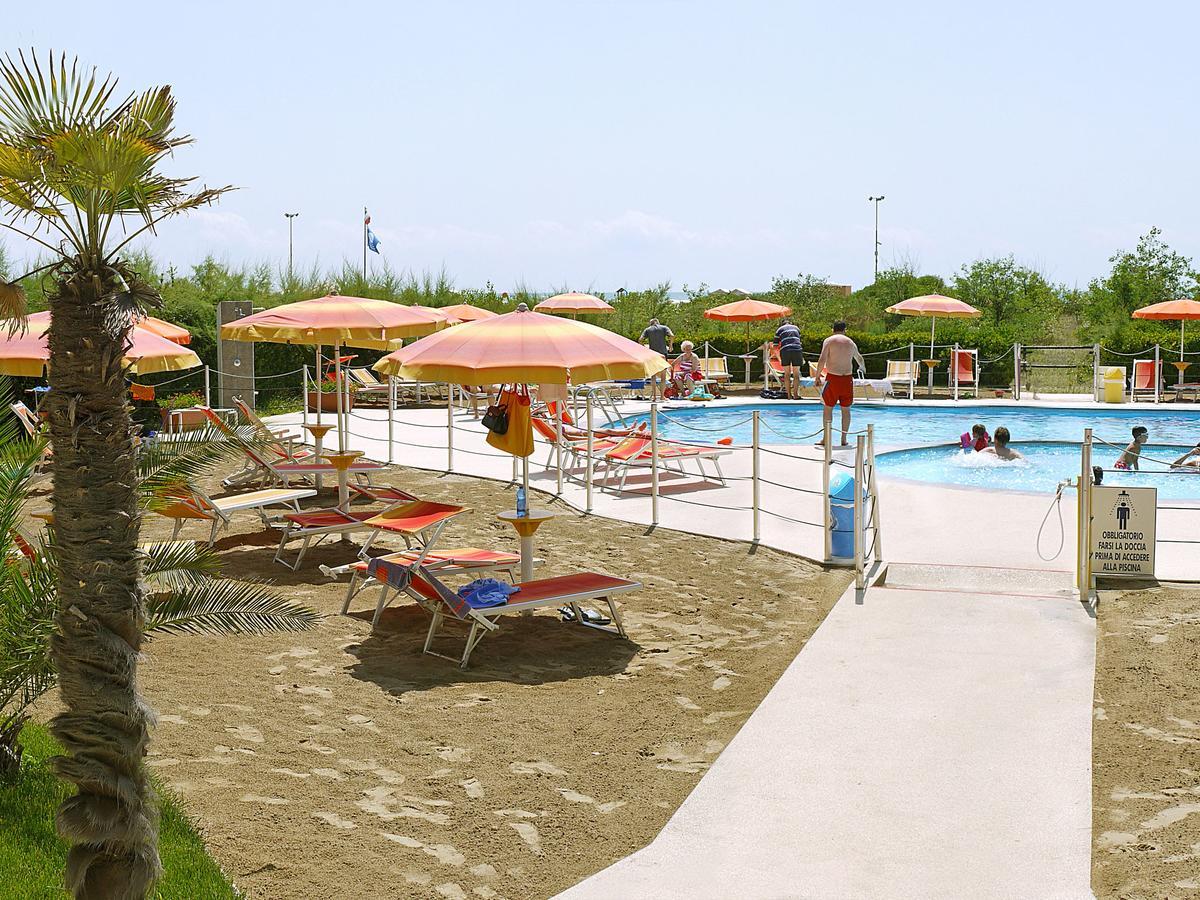 Hotel Bertha Fronte Mare Lido di Jesolo Bagian luar foto