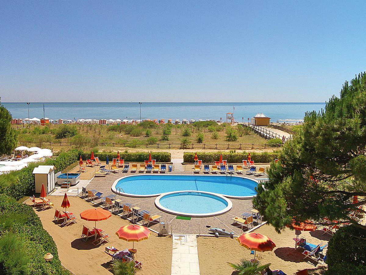 Hotel Bertha Fronte Mare Lido di Jesolo Bagian luar foto