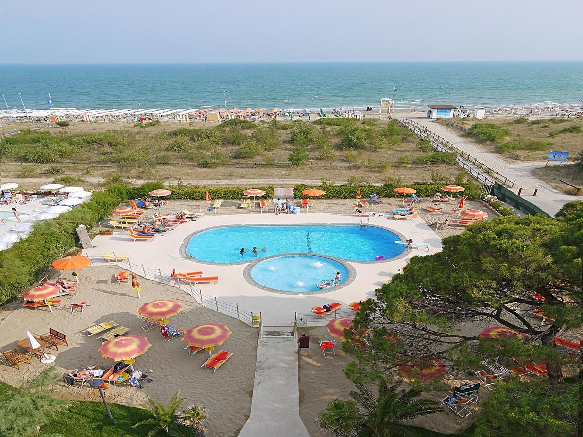 Hotel Bertha Fronte Mare Lido di Jesolo Bagian luar foto