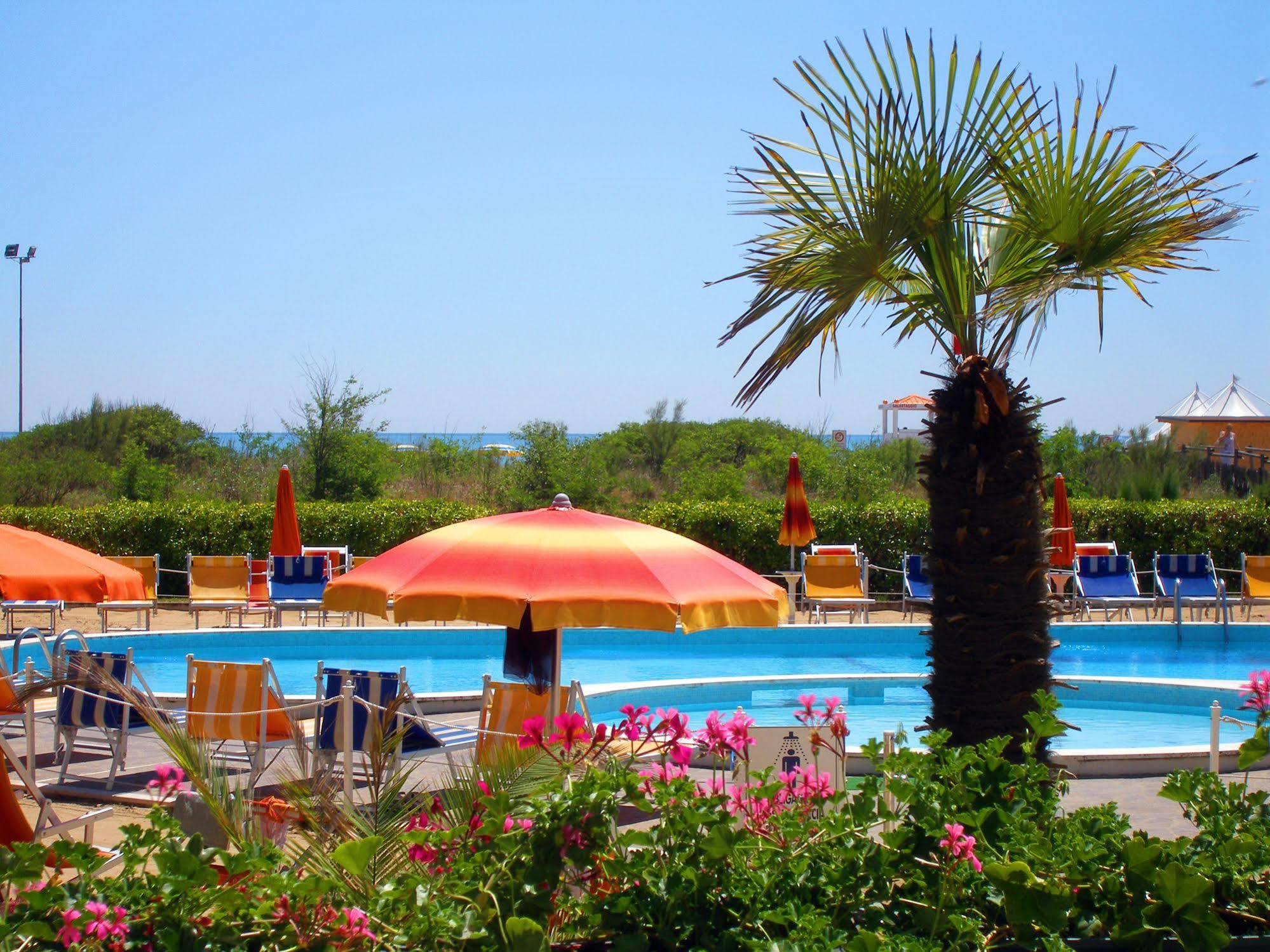 Hotel Bertha Fronte Mare Lido di Jesolo Bagian luar foto