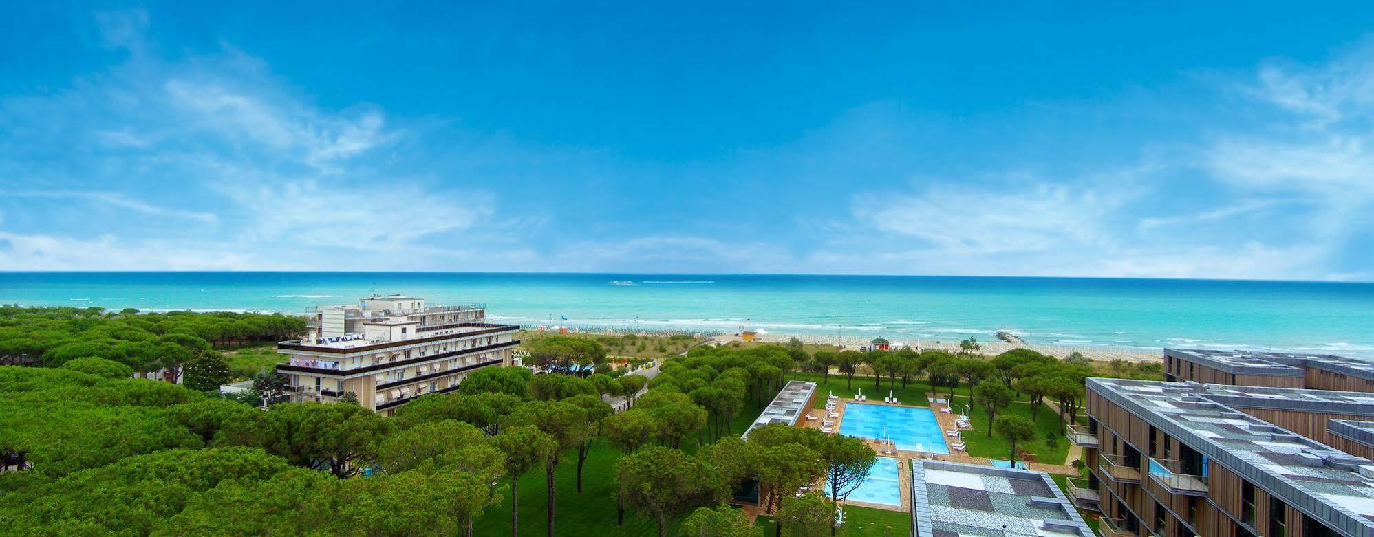 Hotel Bertha Fronte Mare Lido di Jesolo Bagian luar foto