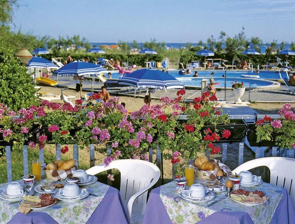 Hotel Bertha Fronte Mare Lido di Jesolo Bagian luar foto